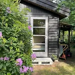 Bright & Spacious Family Steps From The 度假居