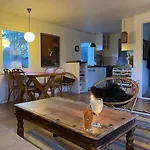 Bright & Spacious Family Steps From The 度假居 *