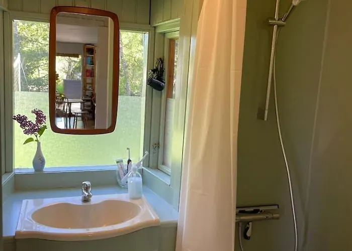 Vakantiehuis Bright & Spacious Family Steps From The