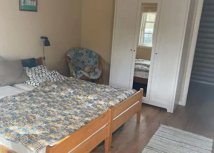 Vakantiehuis Bright & Spacious Family Steps From The